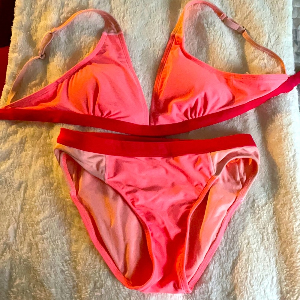 Size medium zelos worn a handful of times 👙
